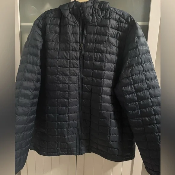 The North Face Men’s Thermoball Hoodie - Naxy XL - Picture 4 of 7